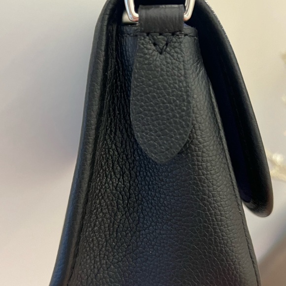 Louis Vuitton buci black bag like new. Used a few times - Picture 6 of 14